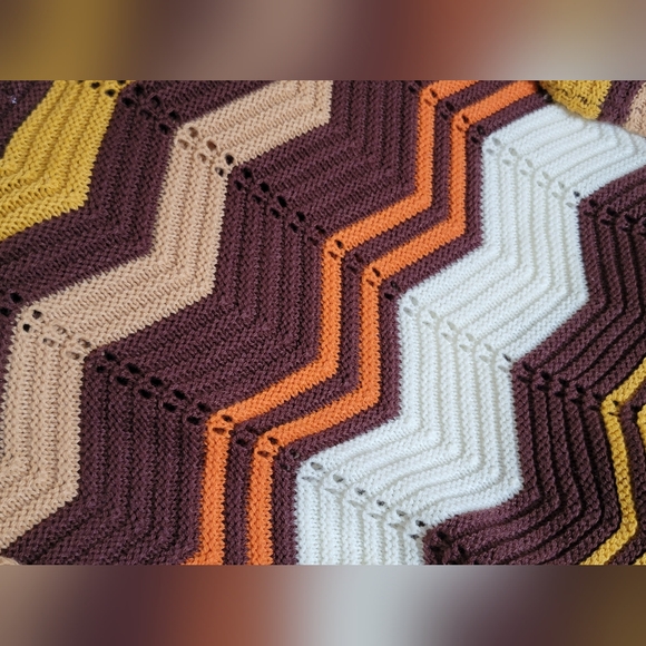 FCT Women's Sz Large Chevron Cropped Knit Sweater in Earth Tones LIKE NEW - Picture 5 of 6